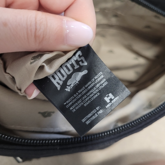 Roots black shoulder bag purse Style R5876 - Picture 9 of 14